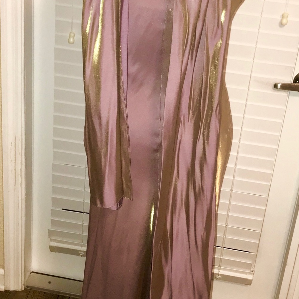 Cachet long gown in orchid silky material size 4 - Picture 8 of 8